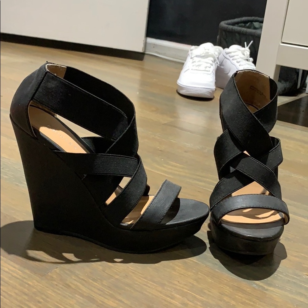 Barely worn Chinese laundry 5.5 women wedge